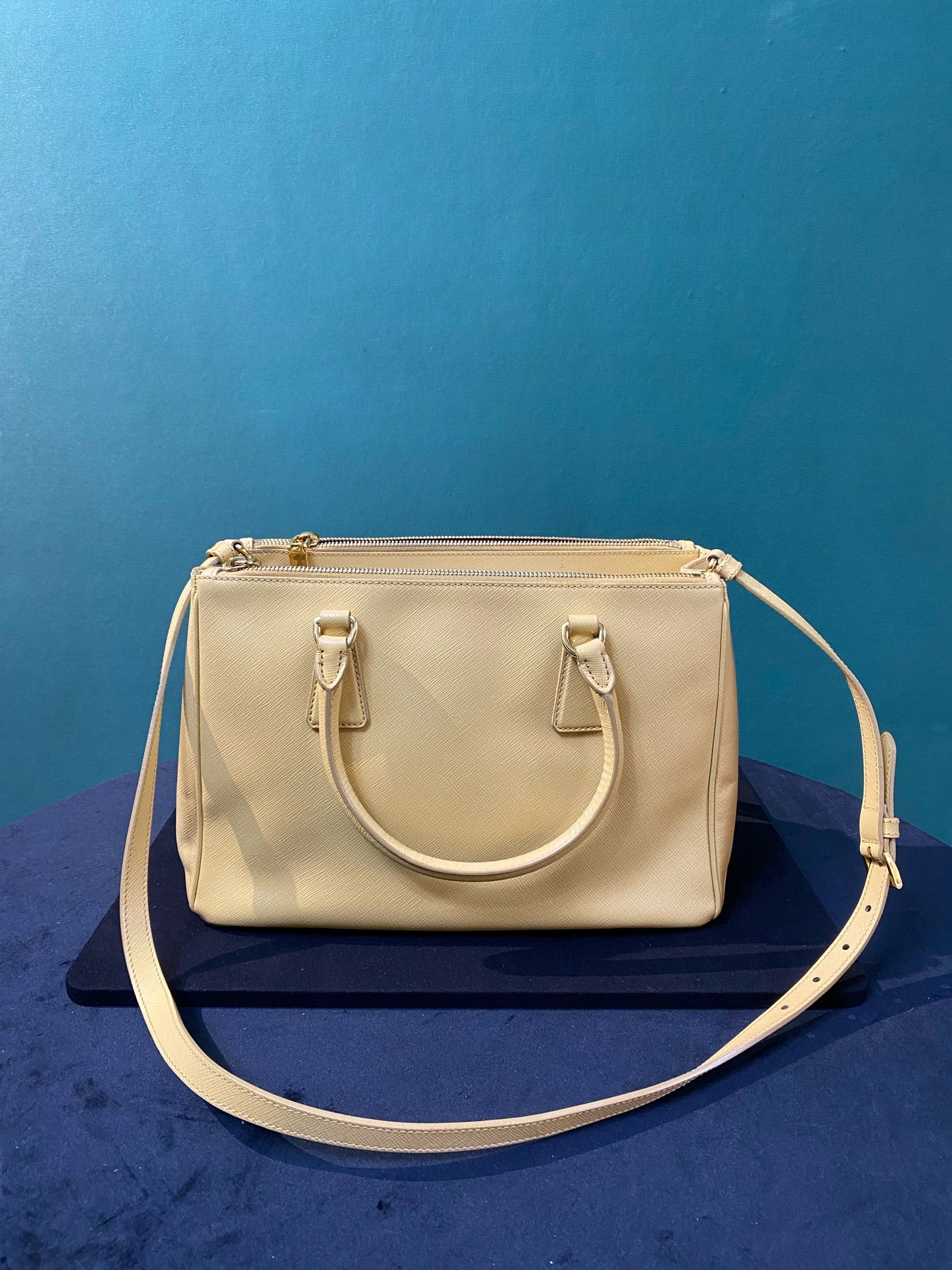 Prada - Saffiano Lux Tote - Leather - Yellow - (medium)