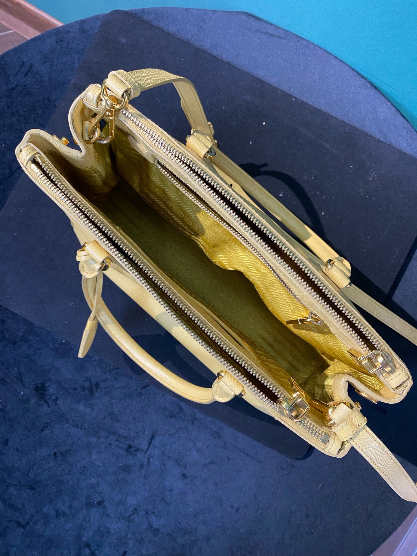 Prada - Saffiano Lux Tote - Leather - Yellow - (medium)