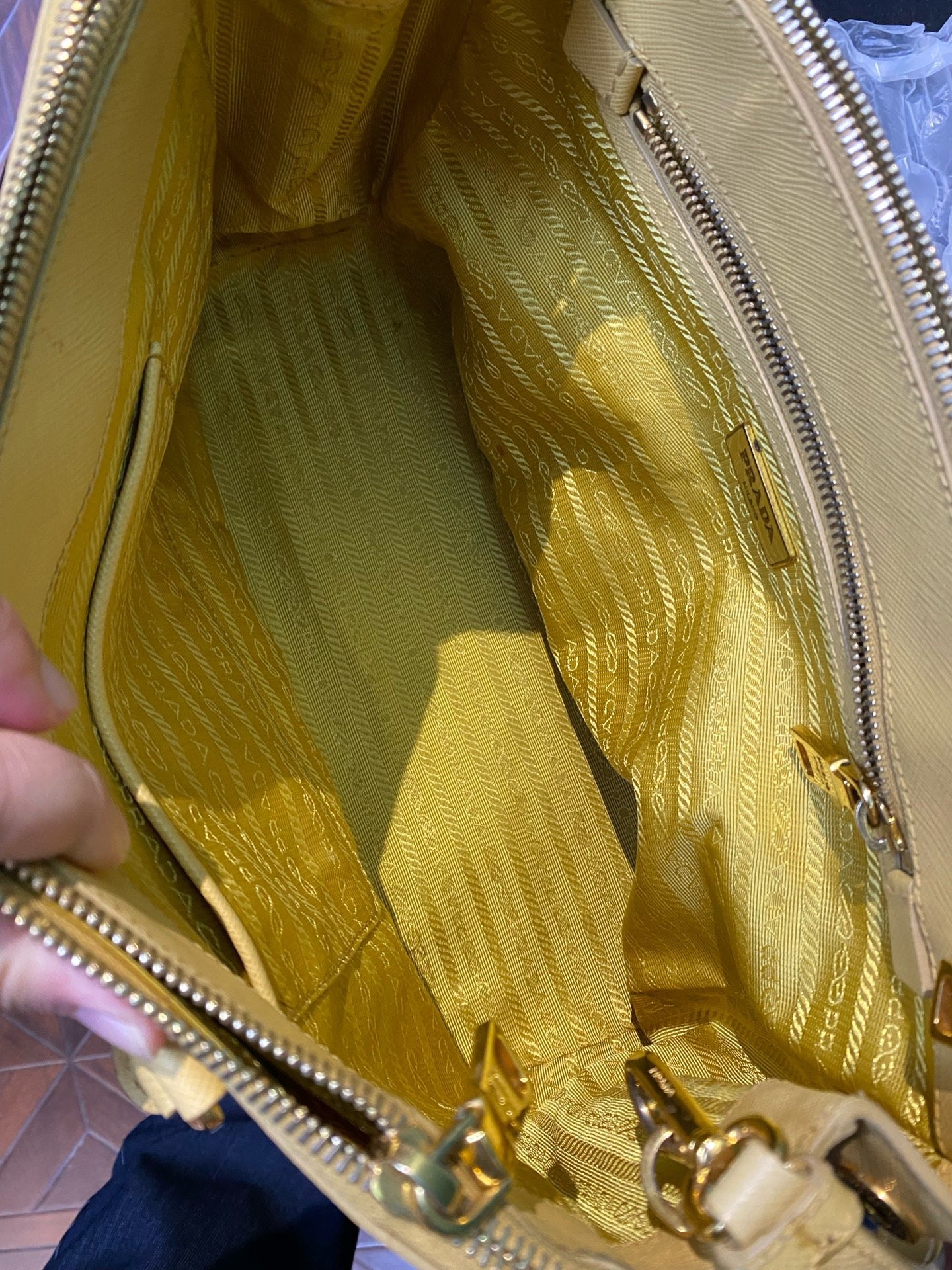 Prada - Saffiano Lux Tote - Leather - Yellow - (medium)