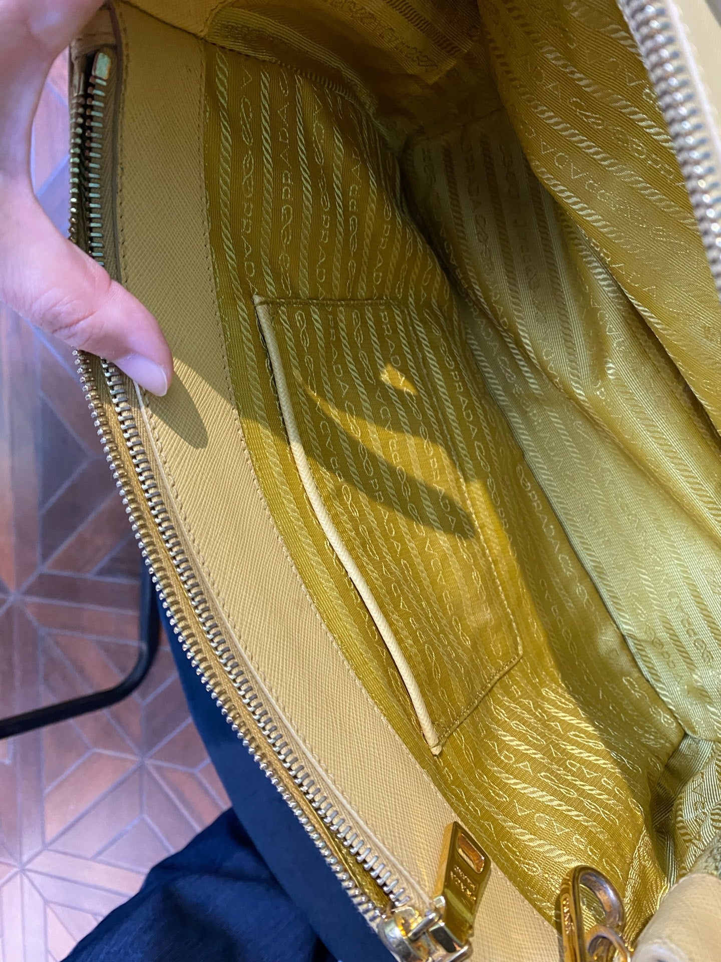 Prada - Saffiano Lux Tote - Leather - Yellow - (medium)