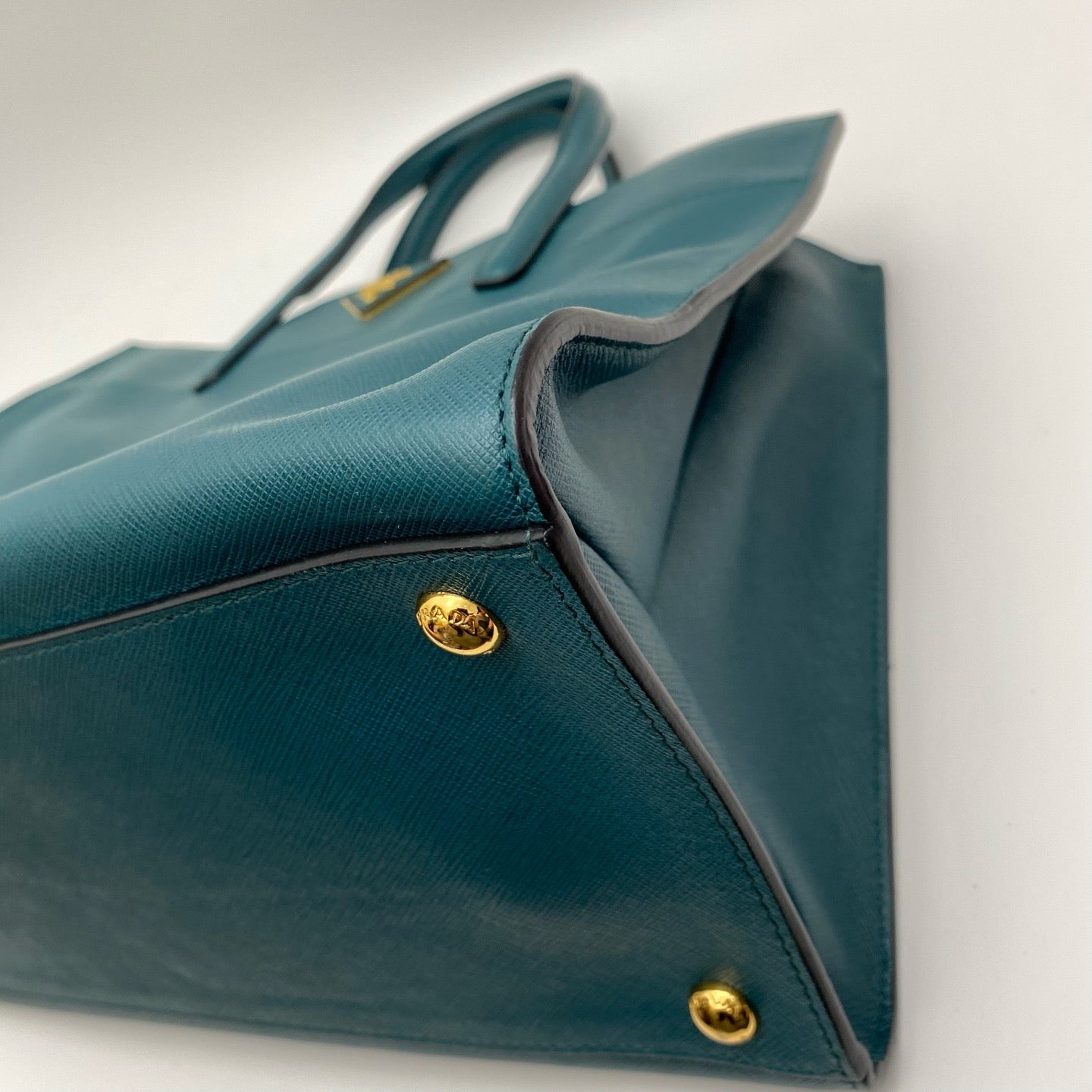 Prada - Saffiano Lux Tote - Saffiano leather - Green - (Medium)
