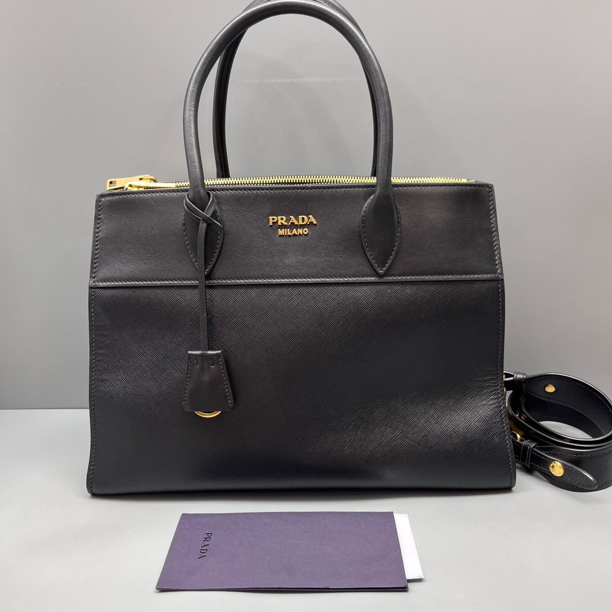 Prada - Saffiano Tote - Leather - Black