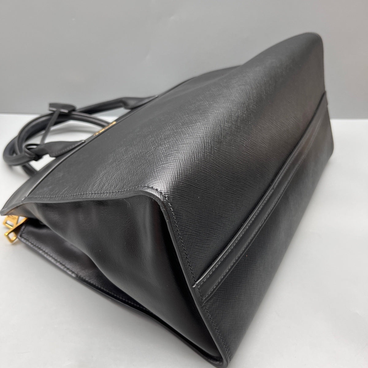 Prada - Saffiano Tote - Leather - Black
