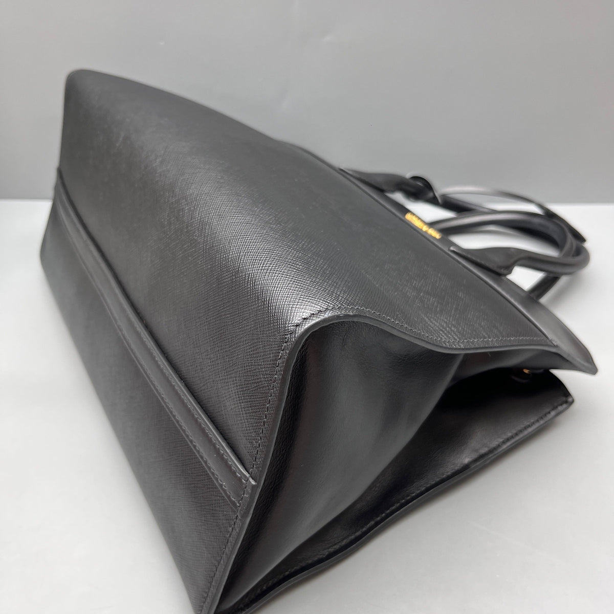 Prada - Saffiano Tote - Leather - Black