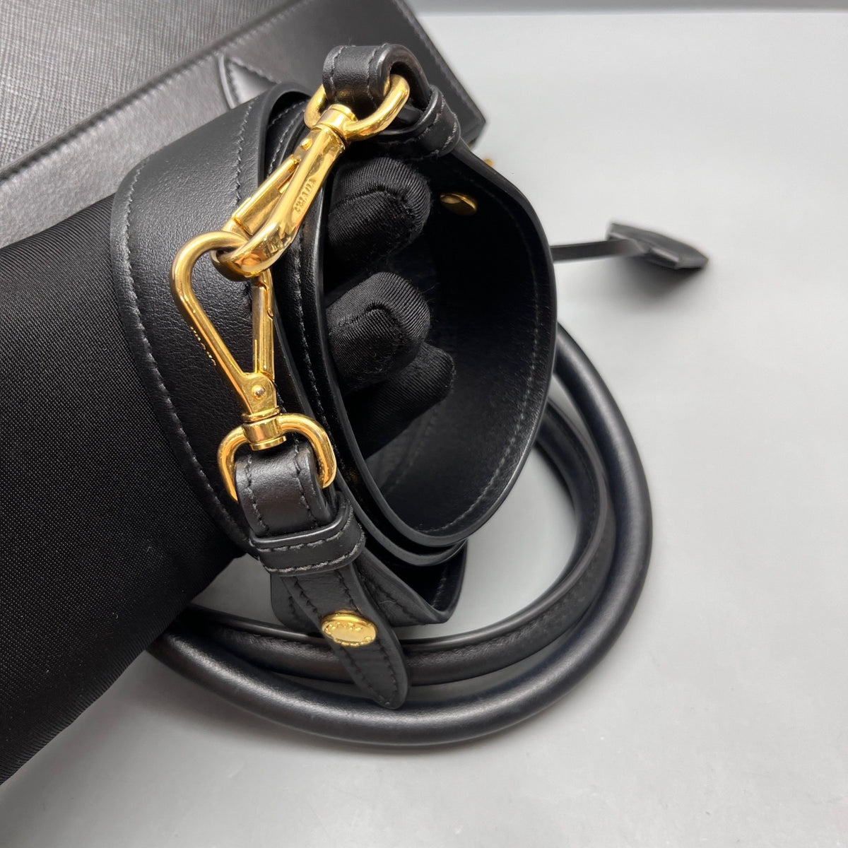 Prada - Saffiano Tote - Leather - Black