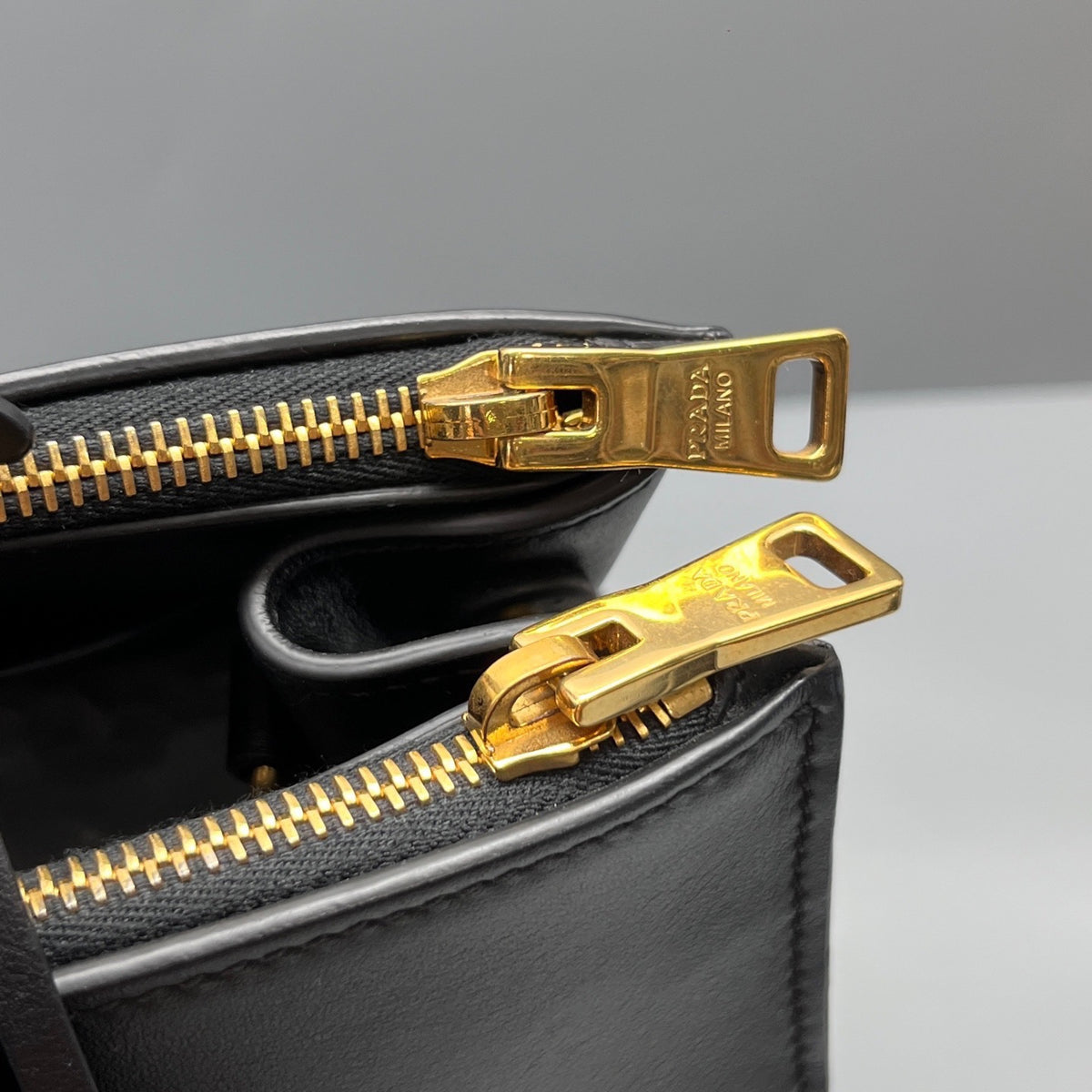 Prada - Saffiano Tote - Leather - Black