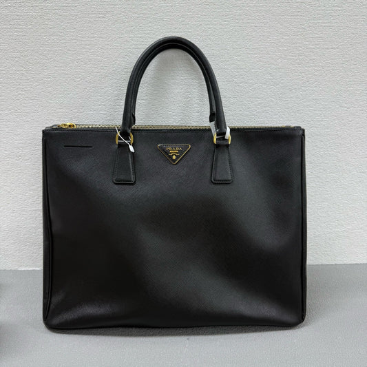 Prada - Saffiano Tote - Leather - Black - (Large)