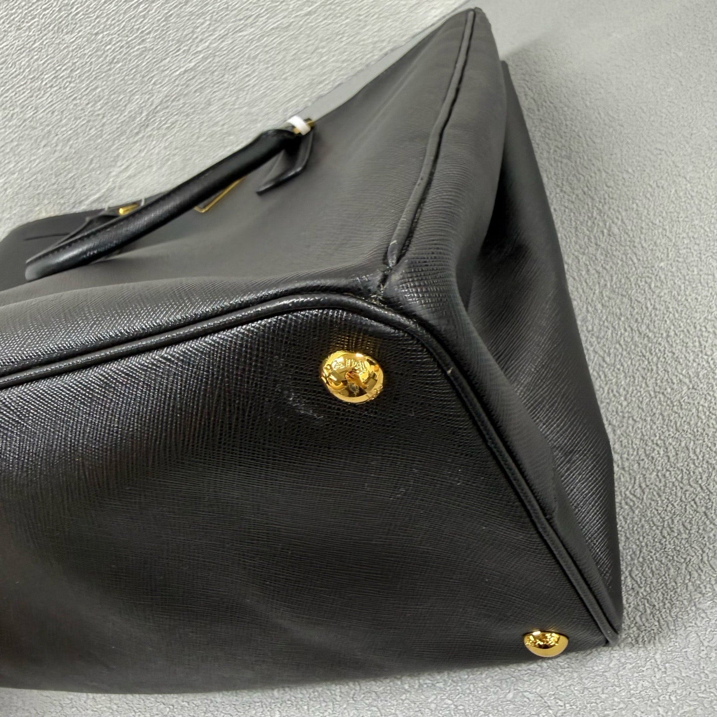 Prada - Saffiano Tote - Leather - Black - (Large)