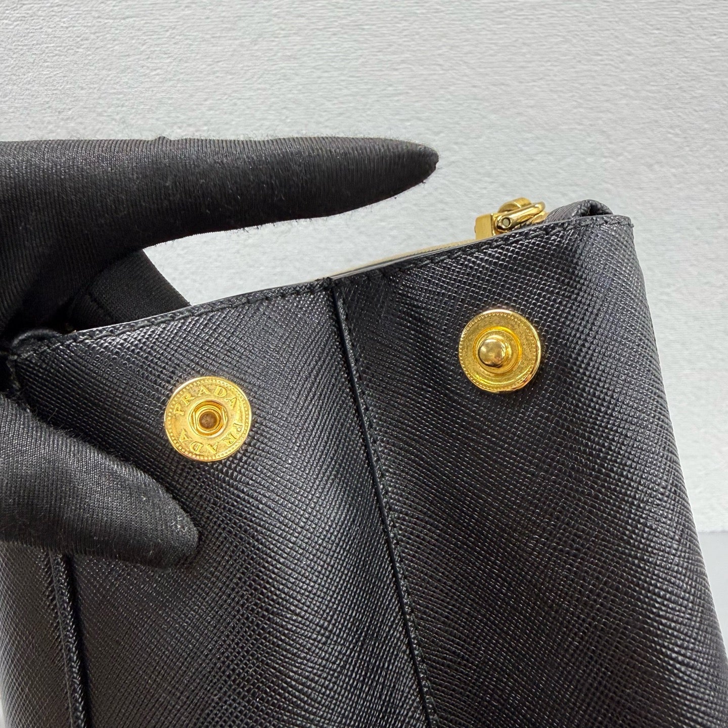 Prada - Saffiano Tote - Leather - Black - (Large)