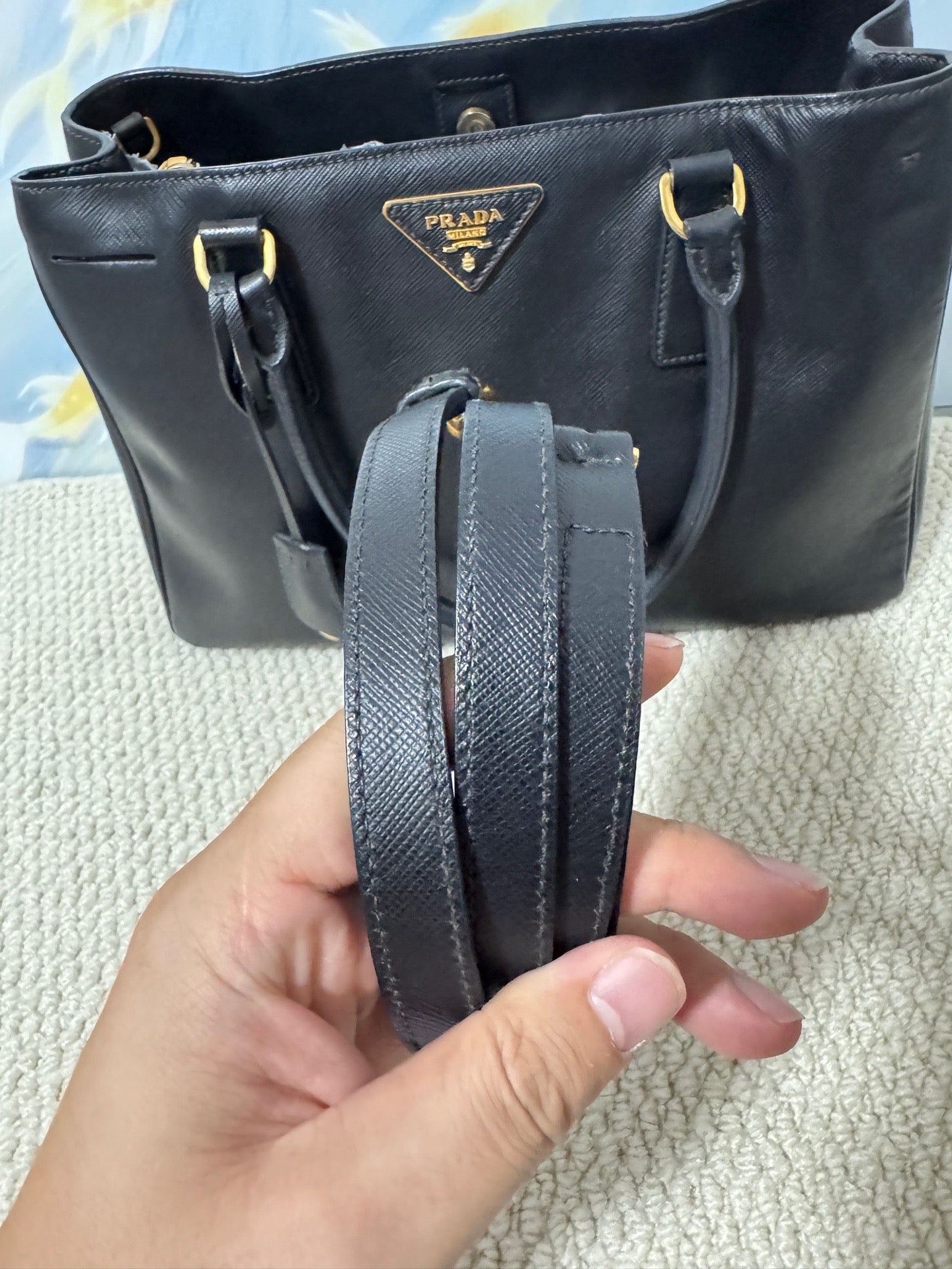 Prada - Saffiano Tote - Leather - Black - (medium)