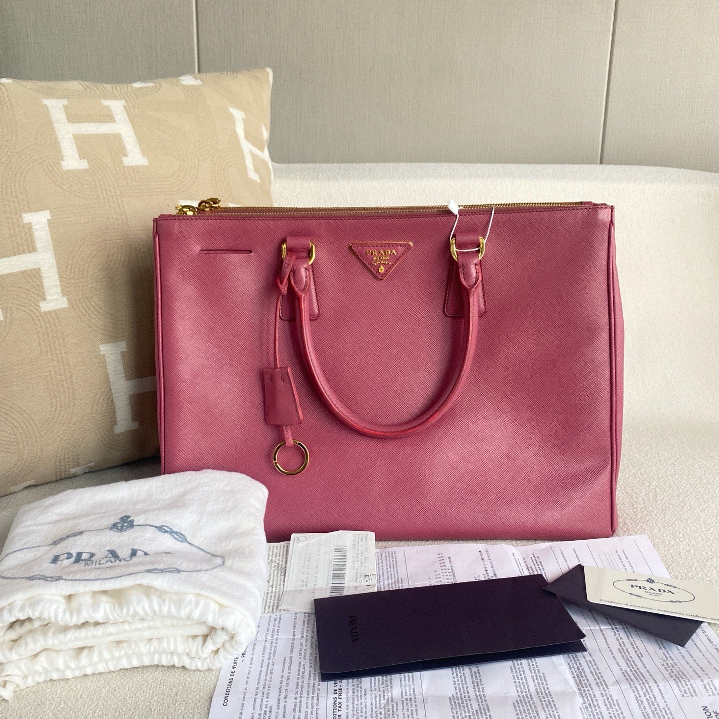 Prada - Saffiano Tote - Leather - Pink - (large)