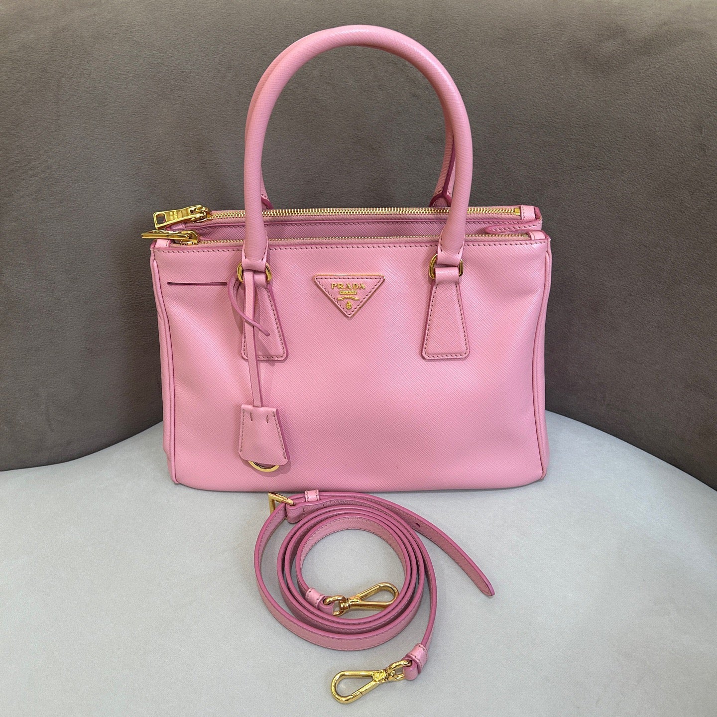 Prada - Saffiano Tote - Leather - Pink - (small)