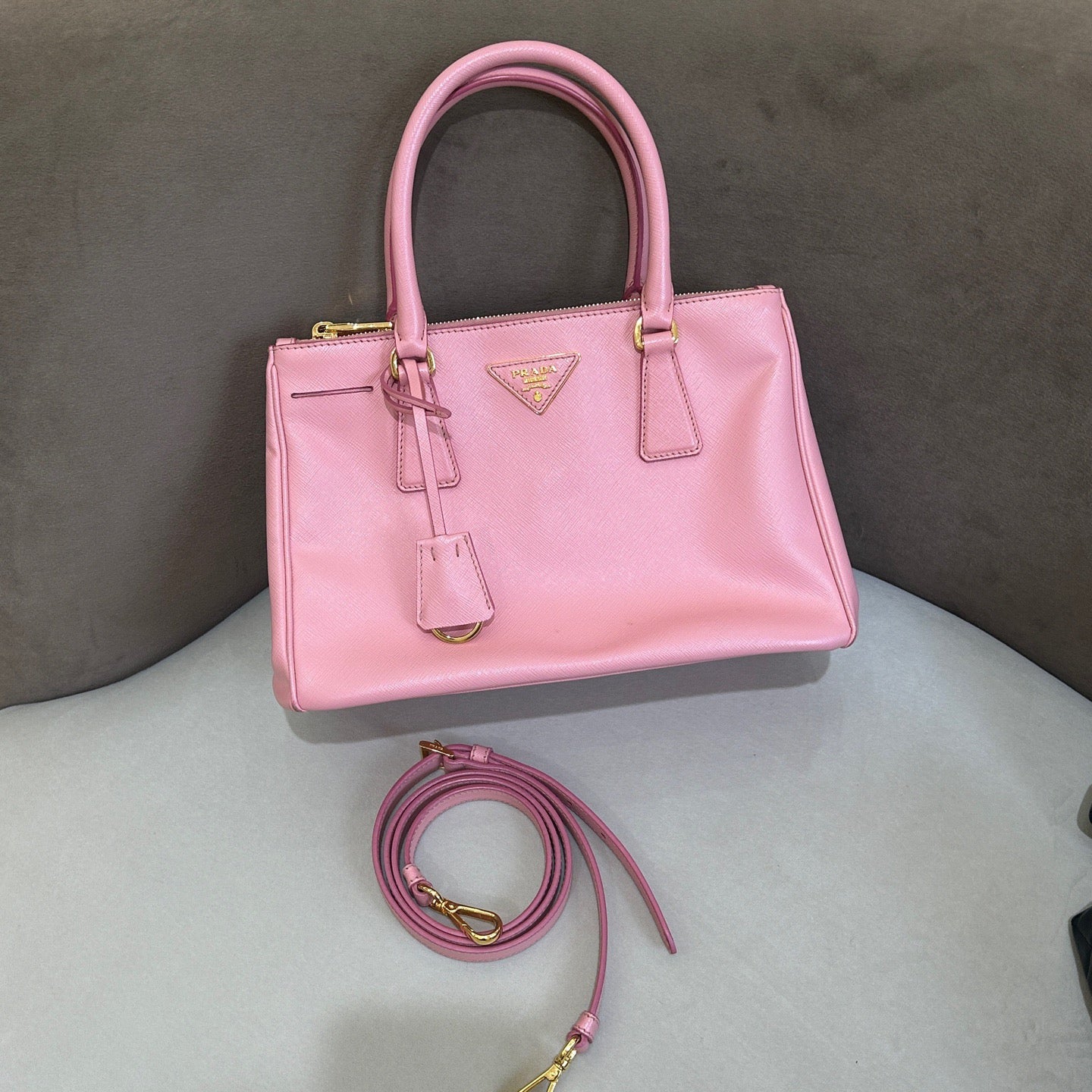 Prada - Saffiano Tote - Leather - Pink - (small)