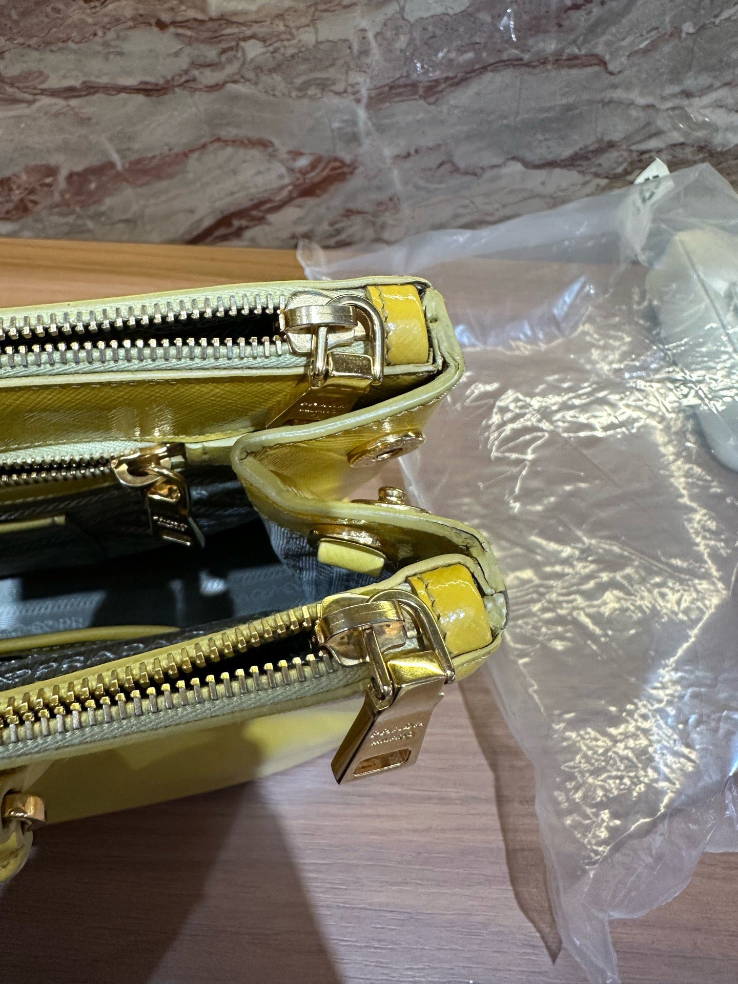 Prada - Saffiano Tote - Leather - Yellow - (medium)
