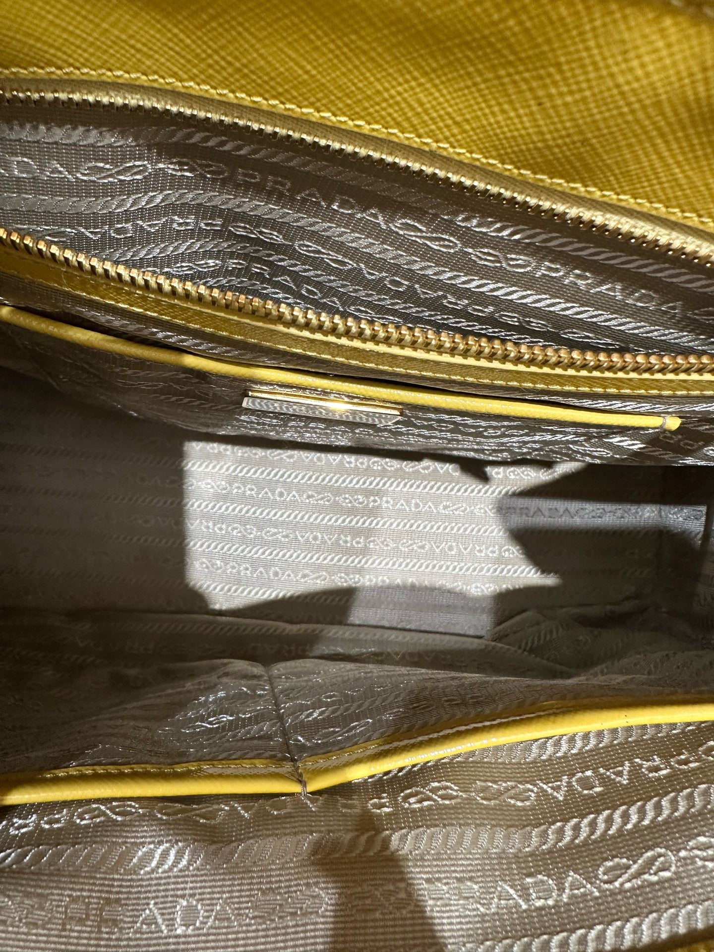 Prada - Saffiano Tote - Leather - Yellow - (medium)