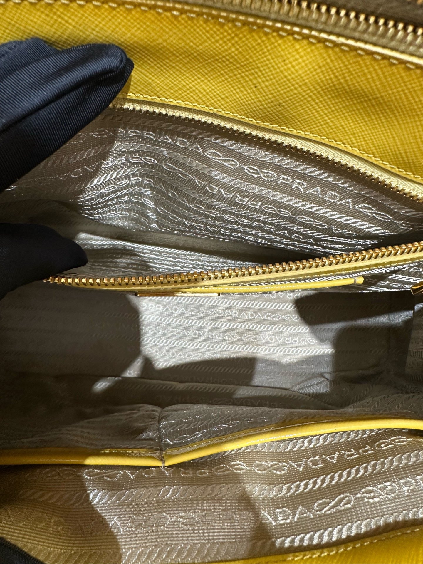 Prada - Saffiano Tote - Leather - Yellow - (medium)