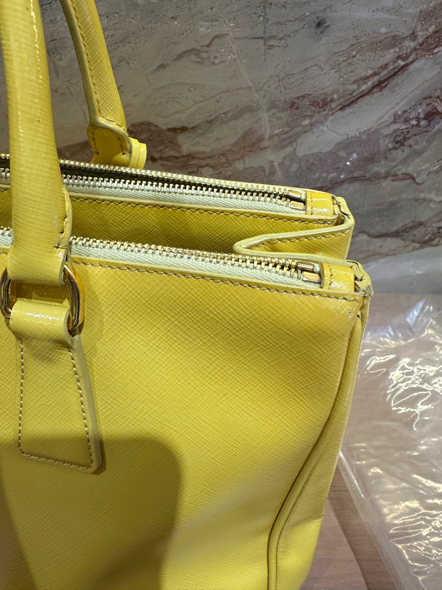 Prada - Saffiano Tote - Leather - Yellow - (medium)