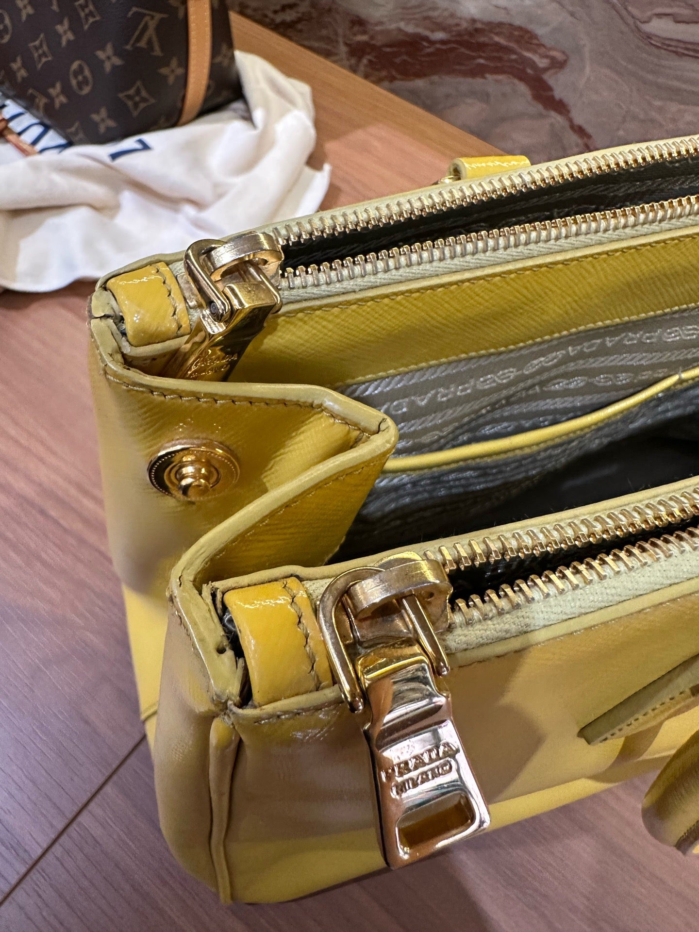 Prada - Saffiano Tote - Leather - Yellow - (medium)