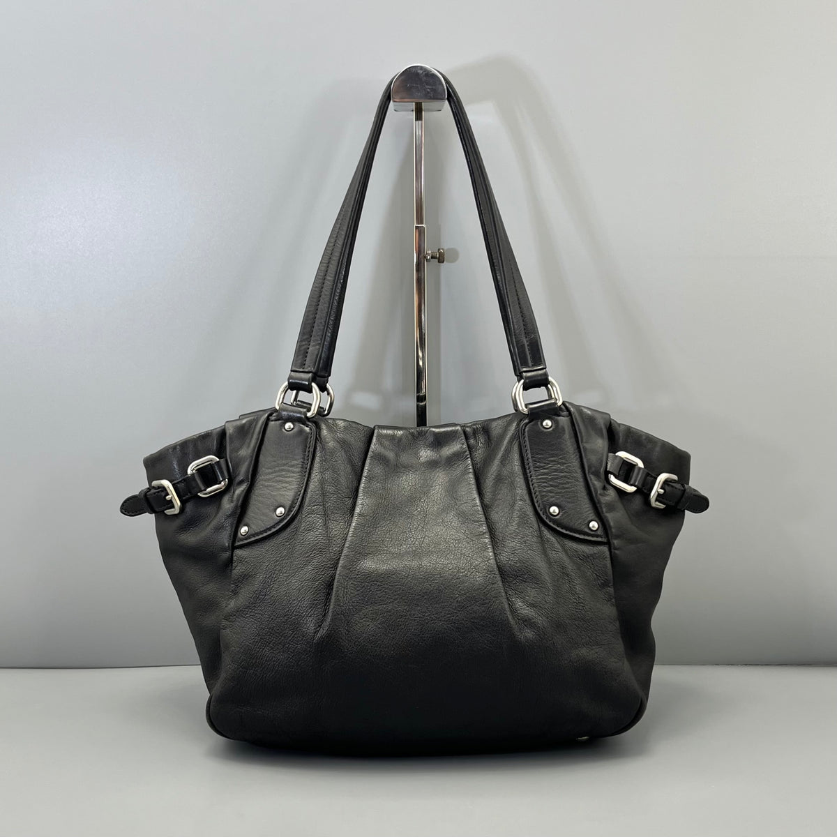 Prada - Sailing Boat Charm Tote B4427e - Leather - Black - (medium)