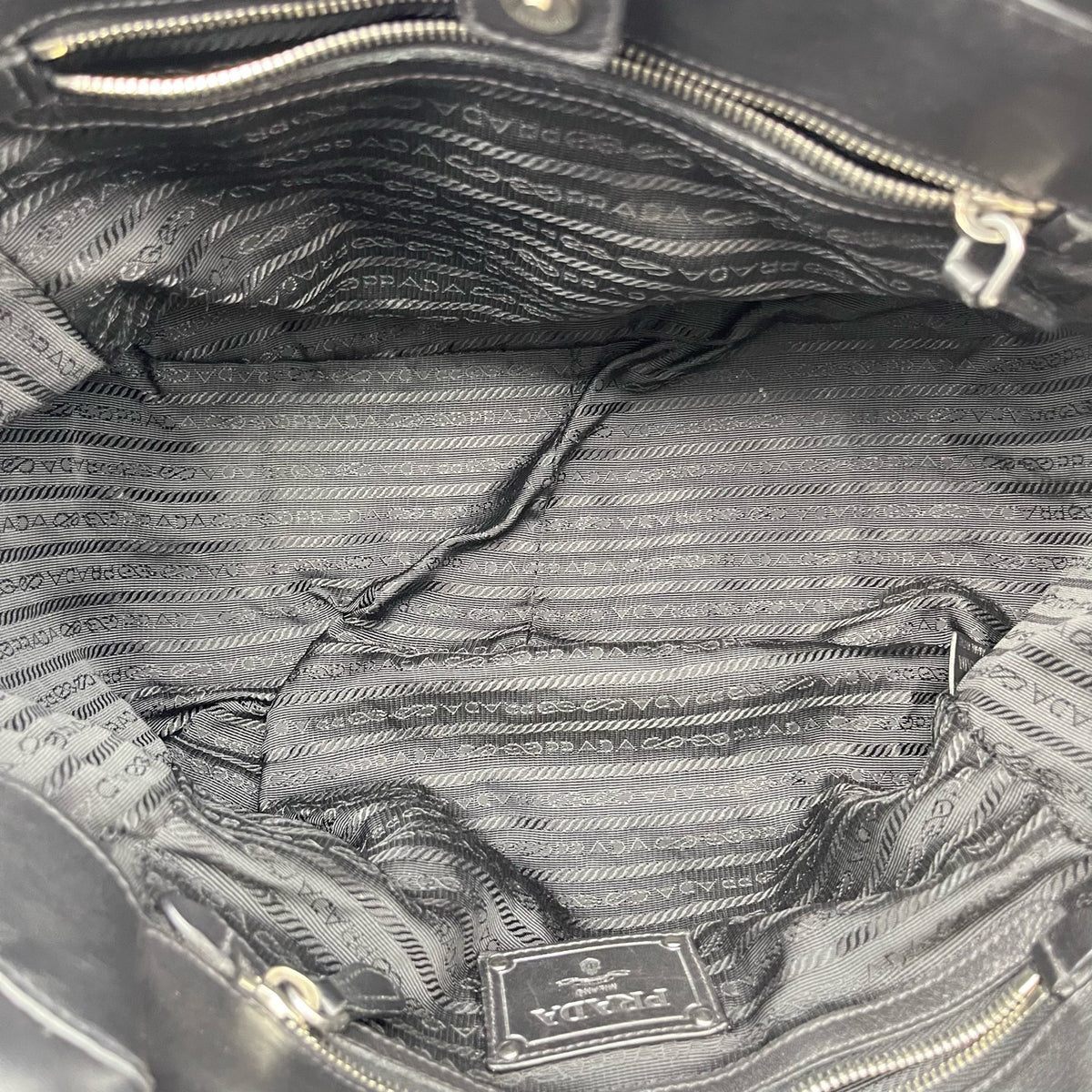Prada - Sailing Boat Charm Tote B4427e - Leather - Black - (medium)