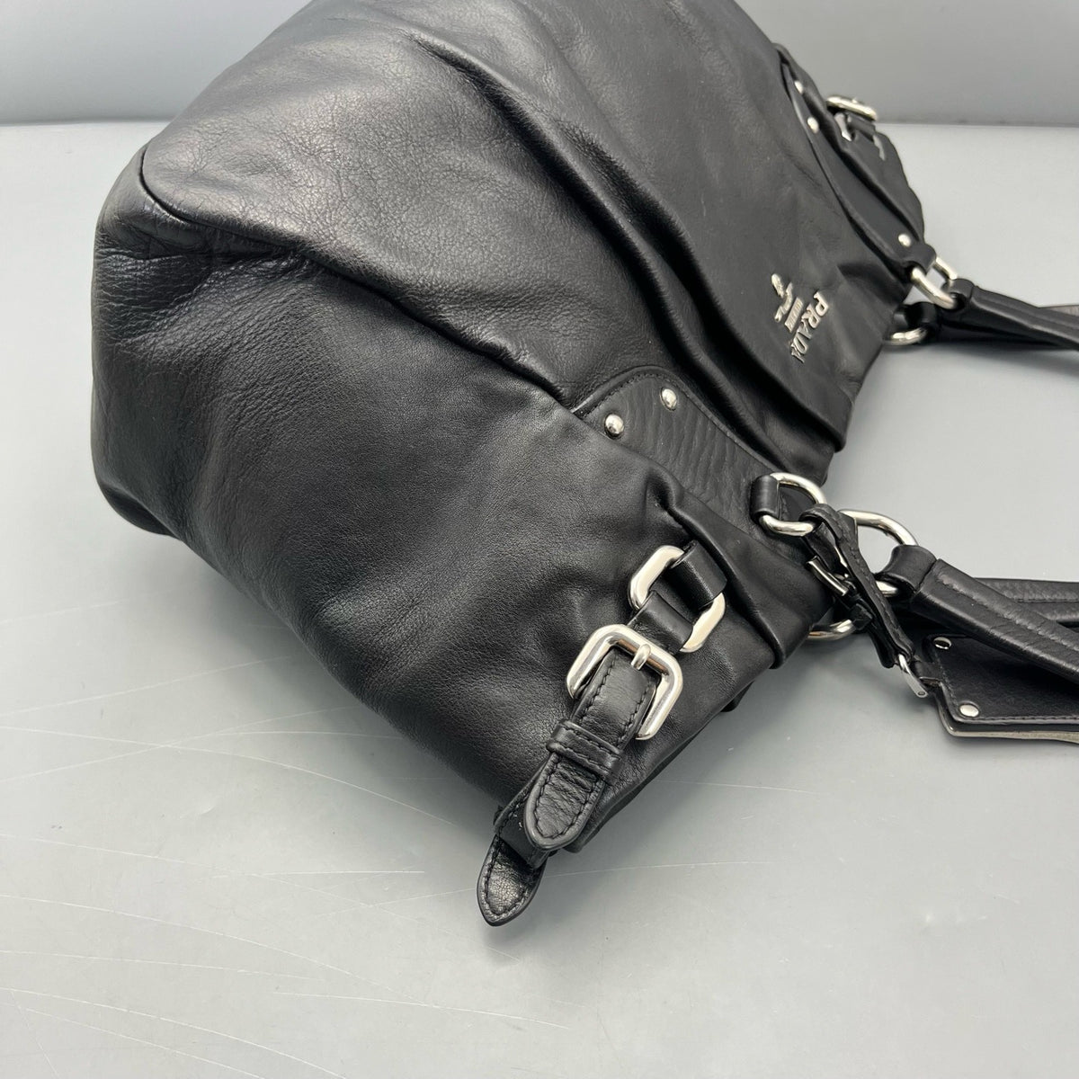 Prada - Sailing Boat Charm Tote B4427e - Leather - Black - (medium)