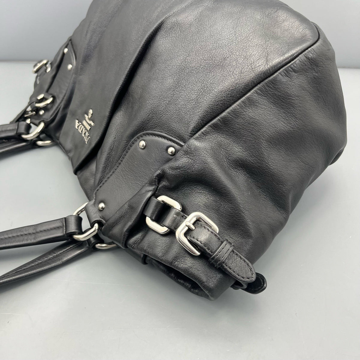 Prada - Sailing Boat Charm Tote B4427e - Leather - Black - (medium)