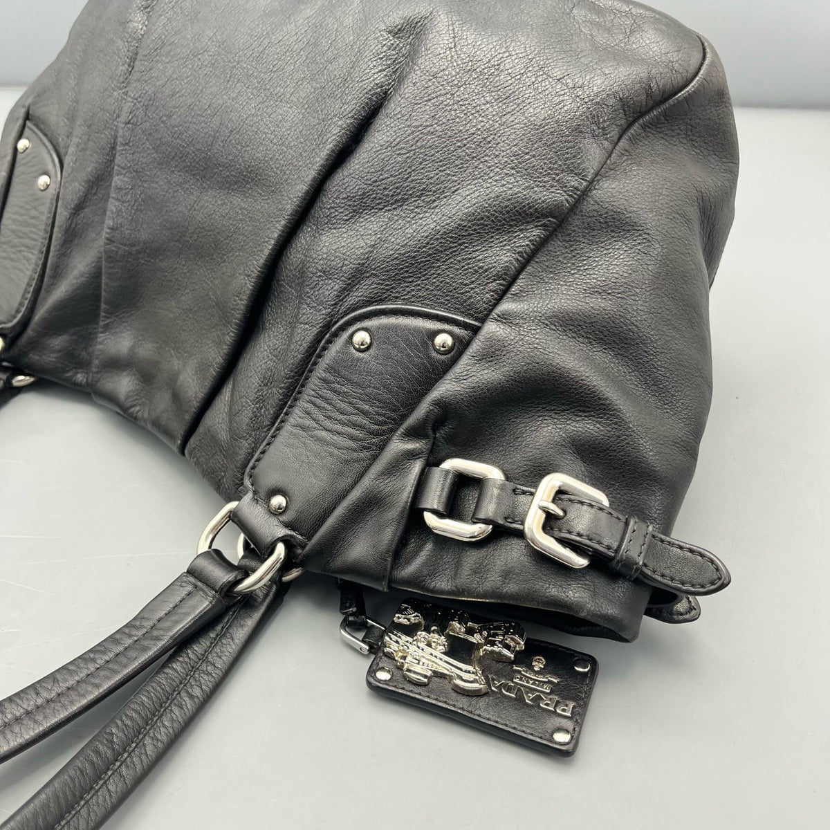 Prada - Sailing Boat Charm Tote B4427e - Leather - Black - (medium)
