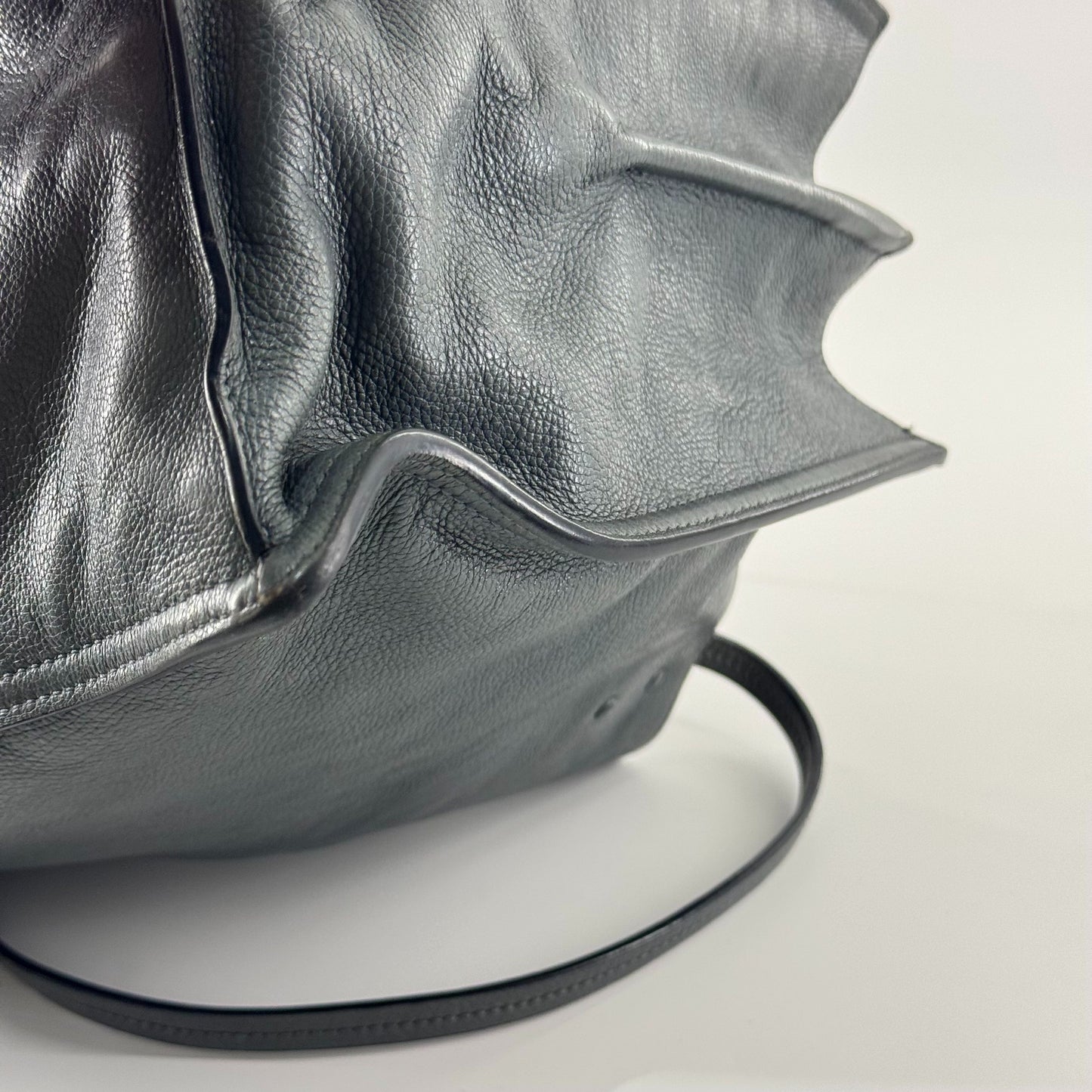 Prada - Soft Leather Tote - Pebbled leather - Blue-Grey - (Medium)