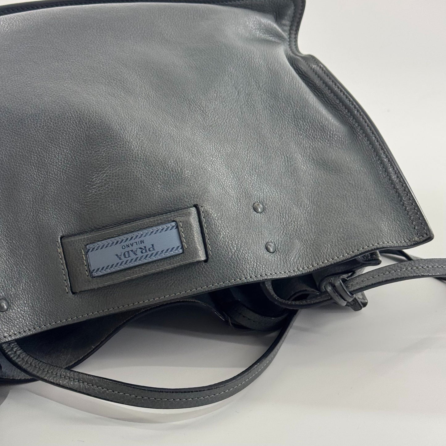 Prada - Soft Leather Tote - Pebbled leather - Blue-Grey - (Medium)