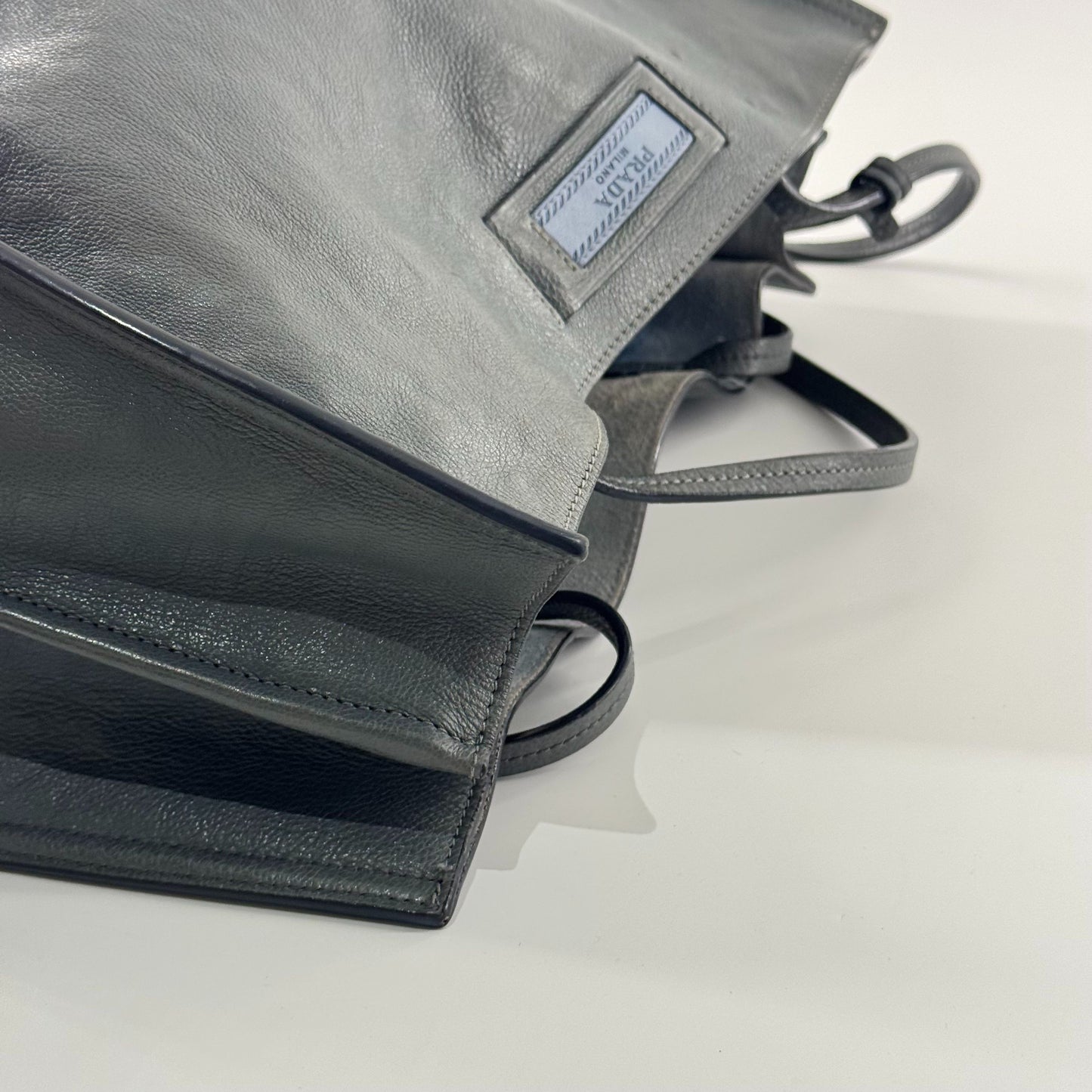 Prada - Soft Leather Tote - Pebbled leather - Blue-Grey - (Medium)