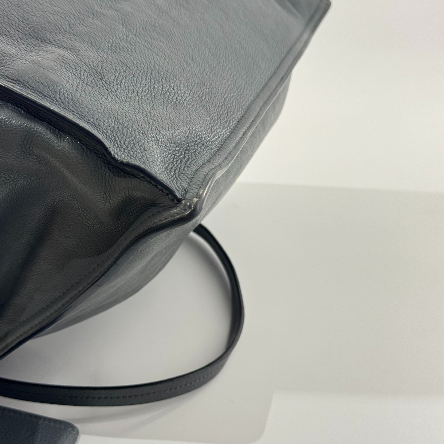 Prada - Soft Leather Tote - Pebbled leather - Blue-Grey - (Medium)