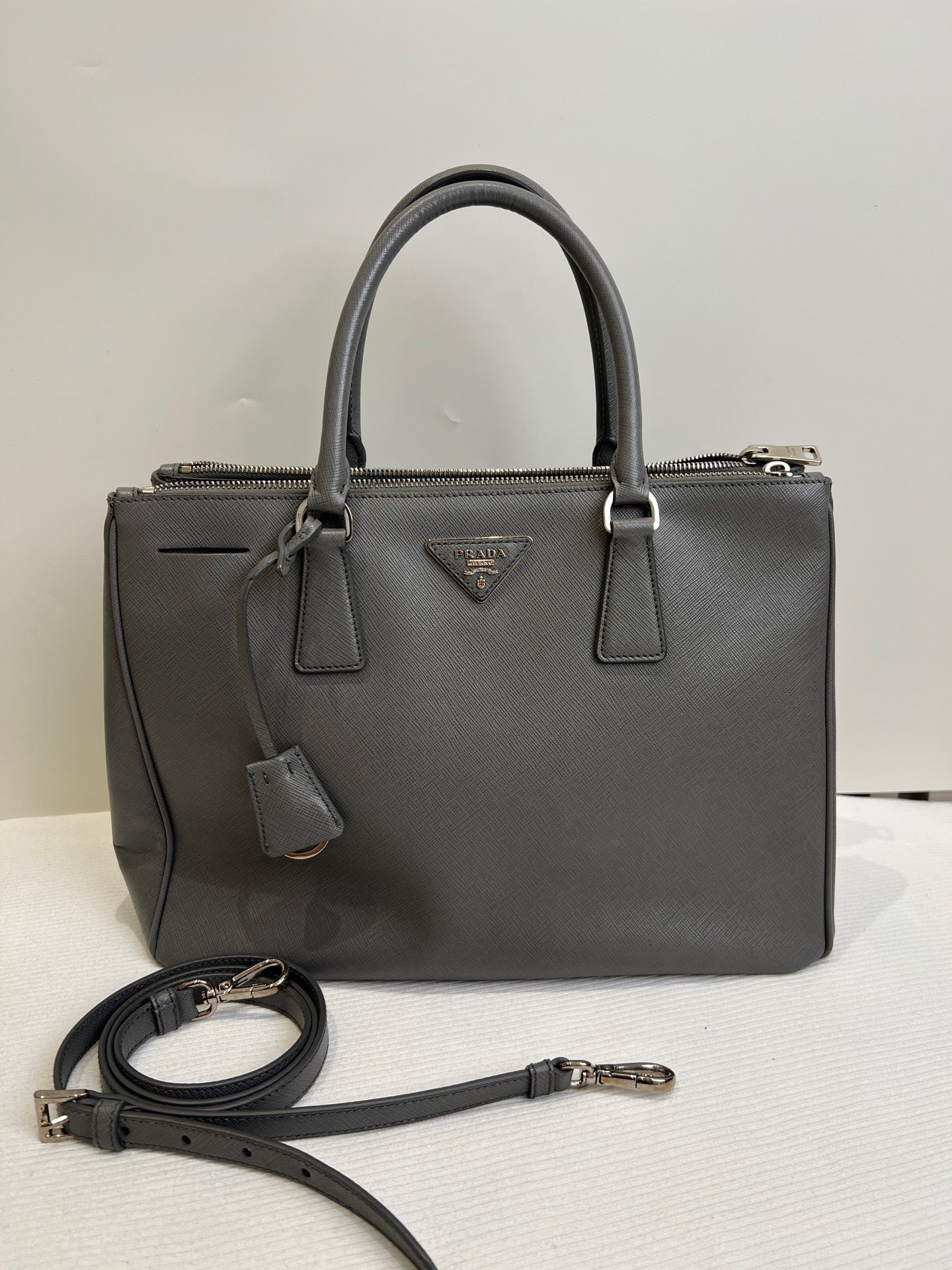 Prada - Top Handle Bag - Leather - Grey - (Large)