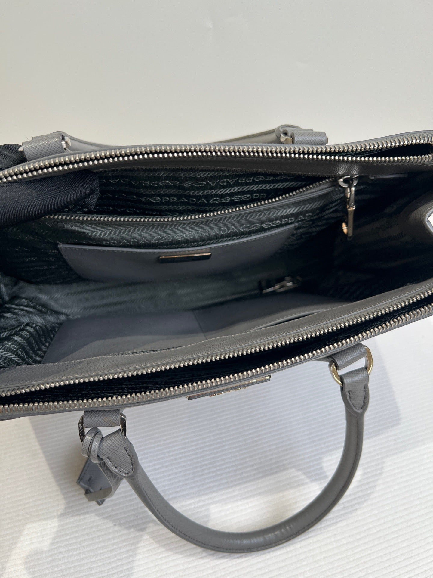 Prada - Top Handle Bag - Leather - Grey - (Large)