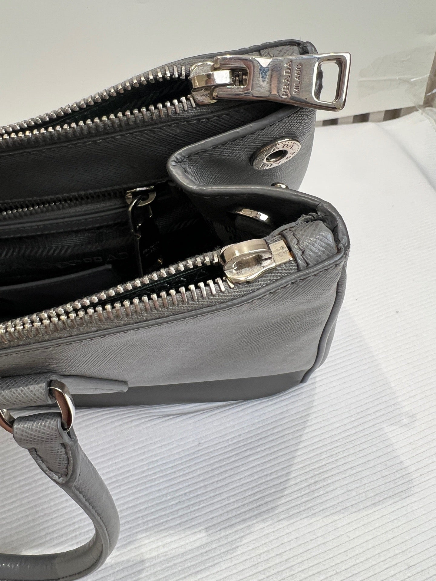 Prada - Top Handle Bag - Leather - Grey - (Large)