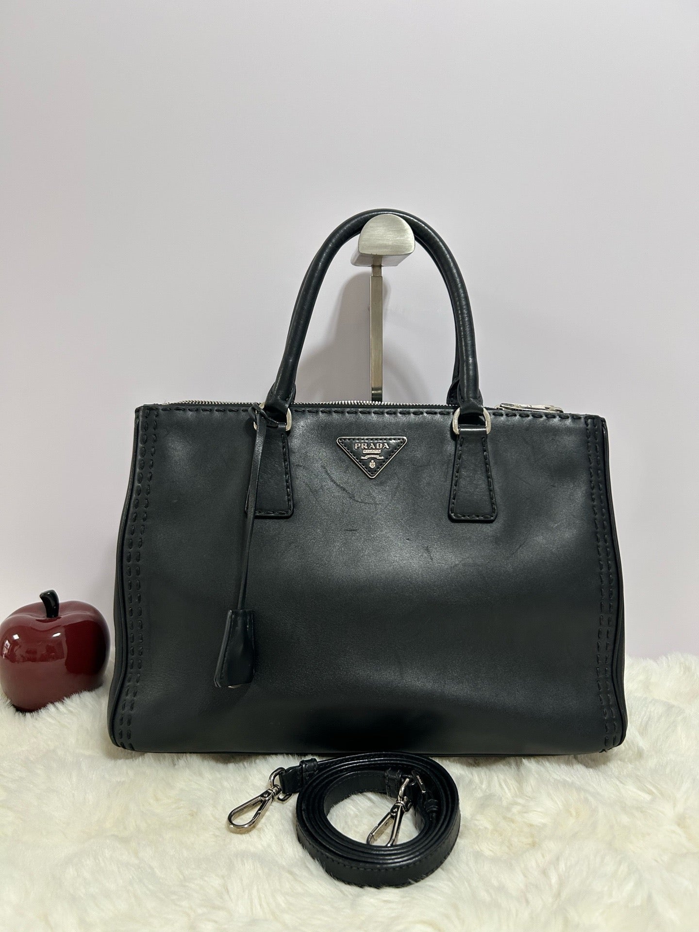 Prada - Tote Bag - Leather - Black - (medium)