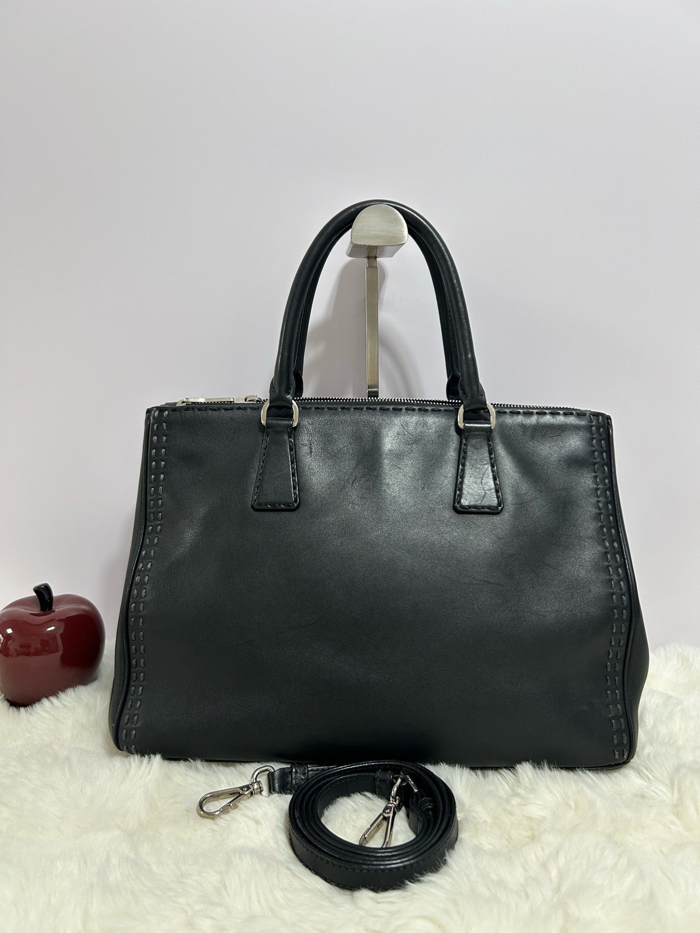 Prada - Tote Bag - Leather - Black - (medium)