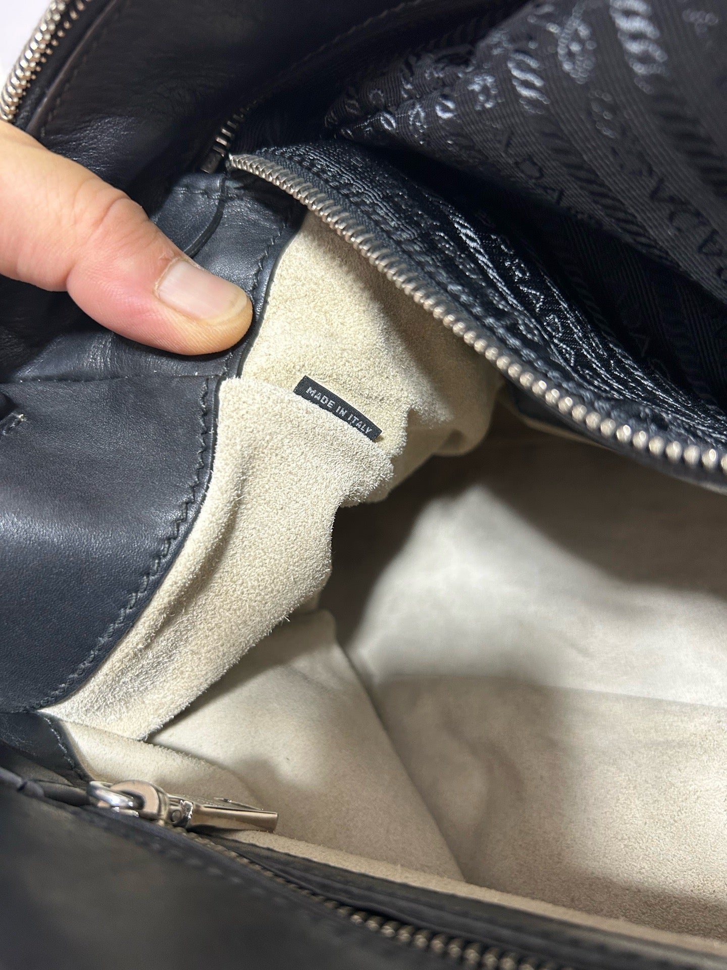 Prada - Tote Bag - Leather - Black - (medium)