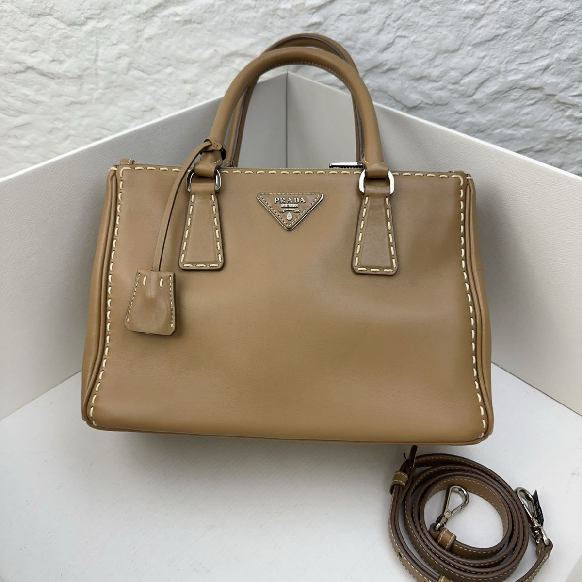 Prada - Tote Bag - Leather - Camel - (medium)
