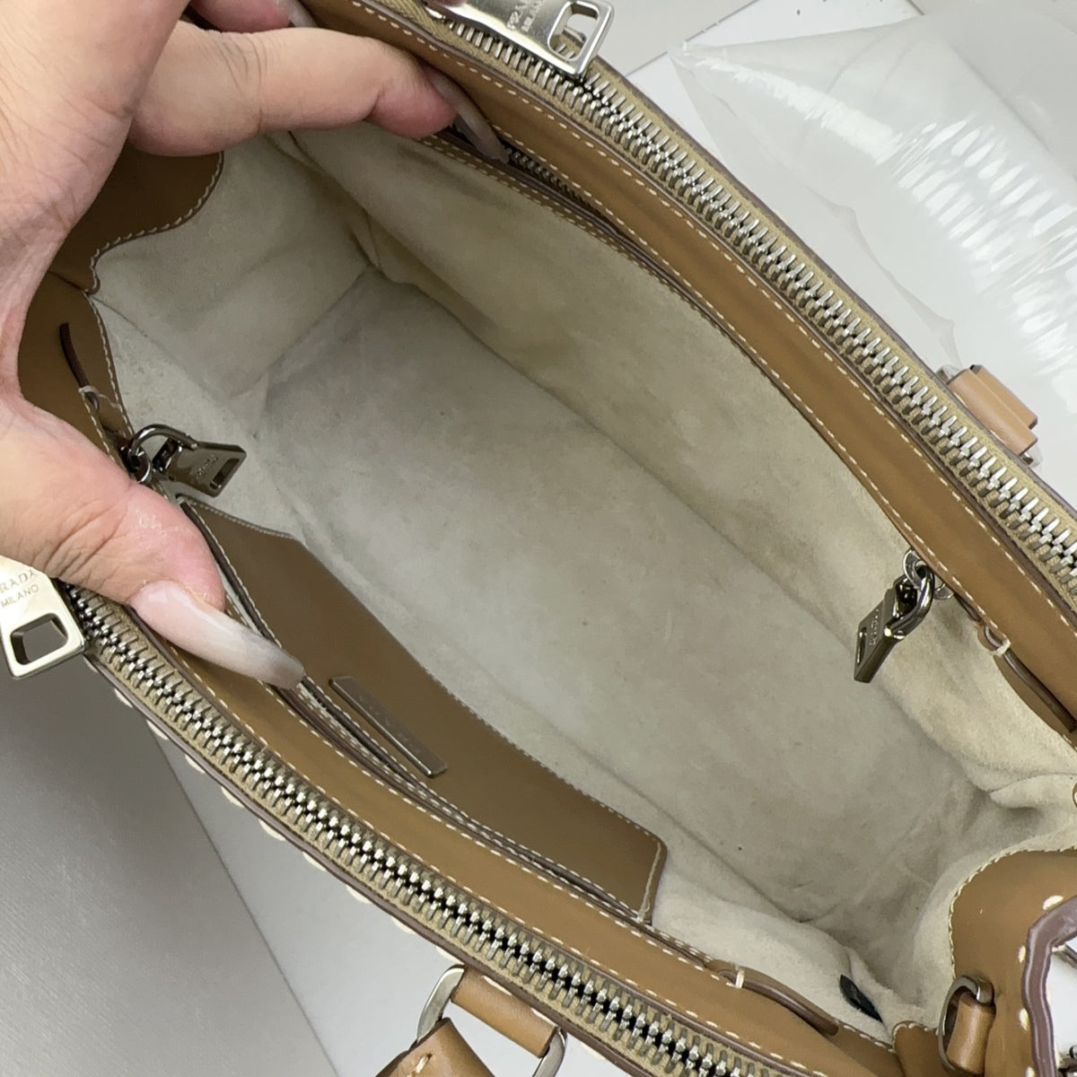 Prada - Tote Bag - Leather - Camel - (medium)