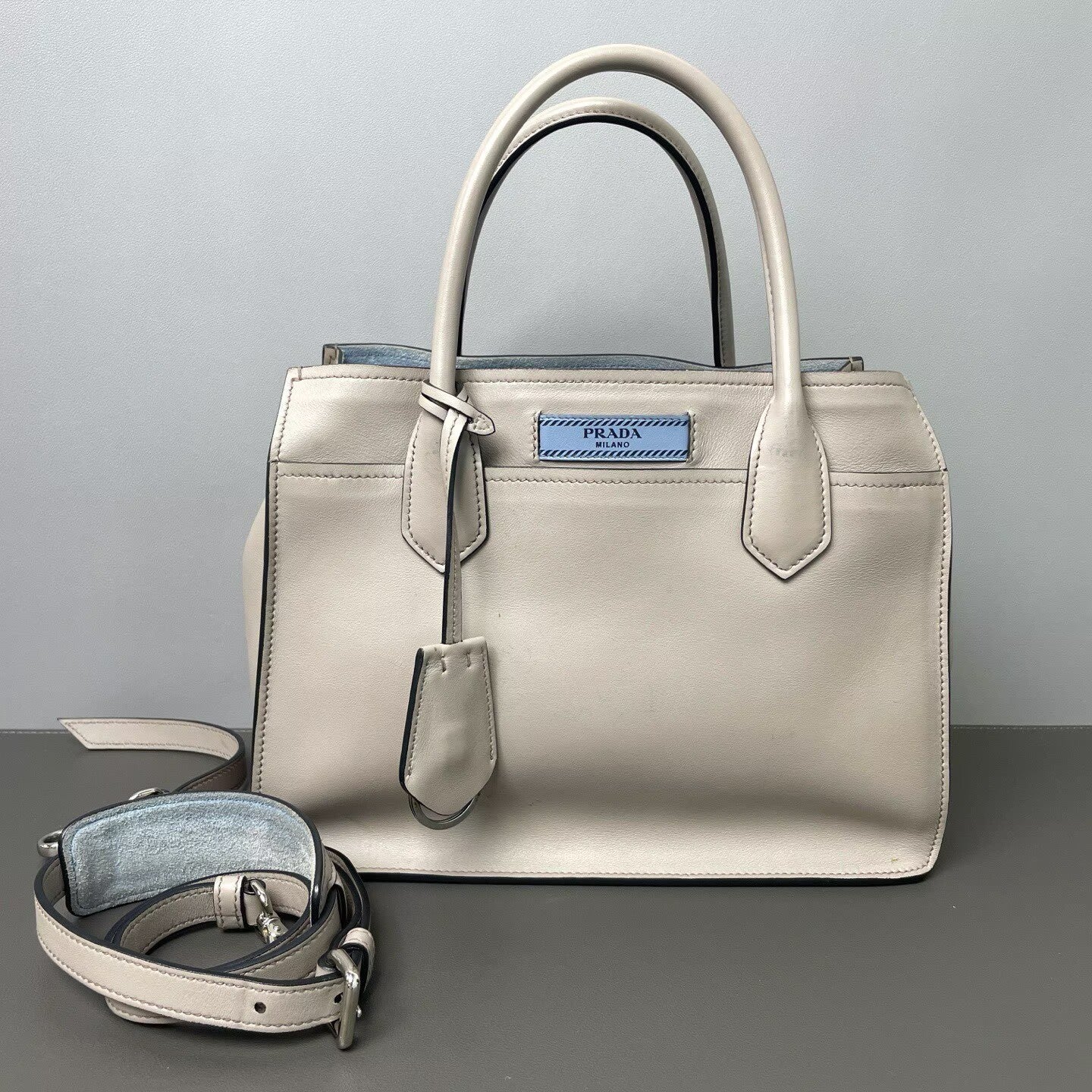 Prada - Tote Bag - Leather - Grey - (Medium)