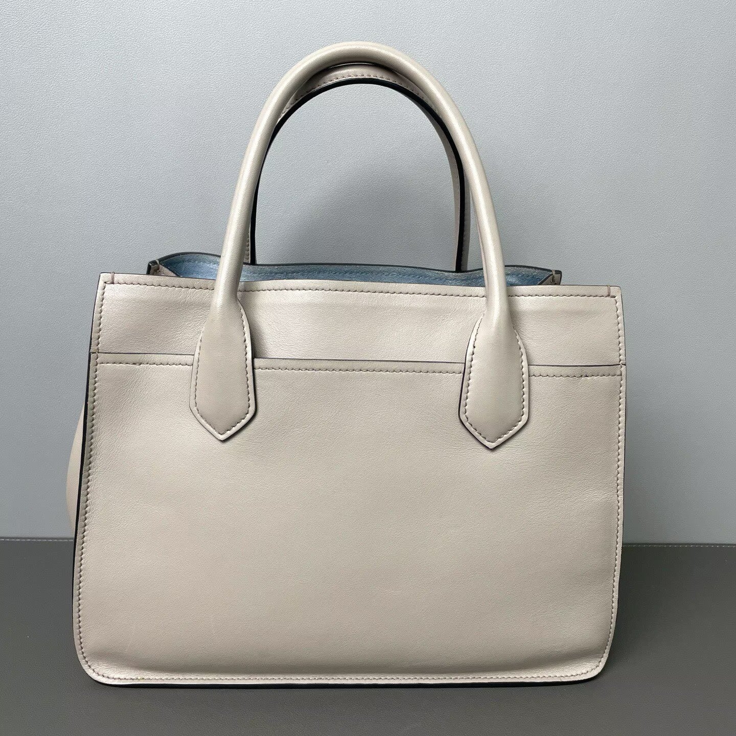 Prada - Tote Bag - Leather - Grey - (Medium)