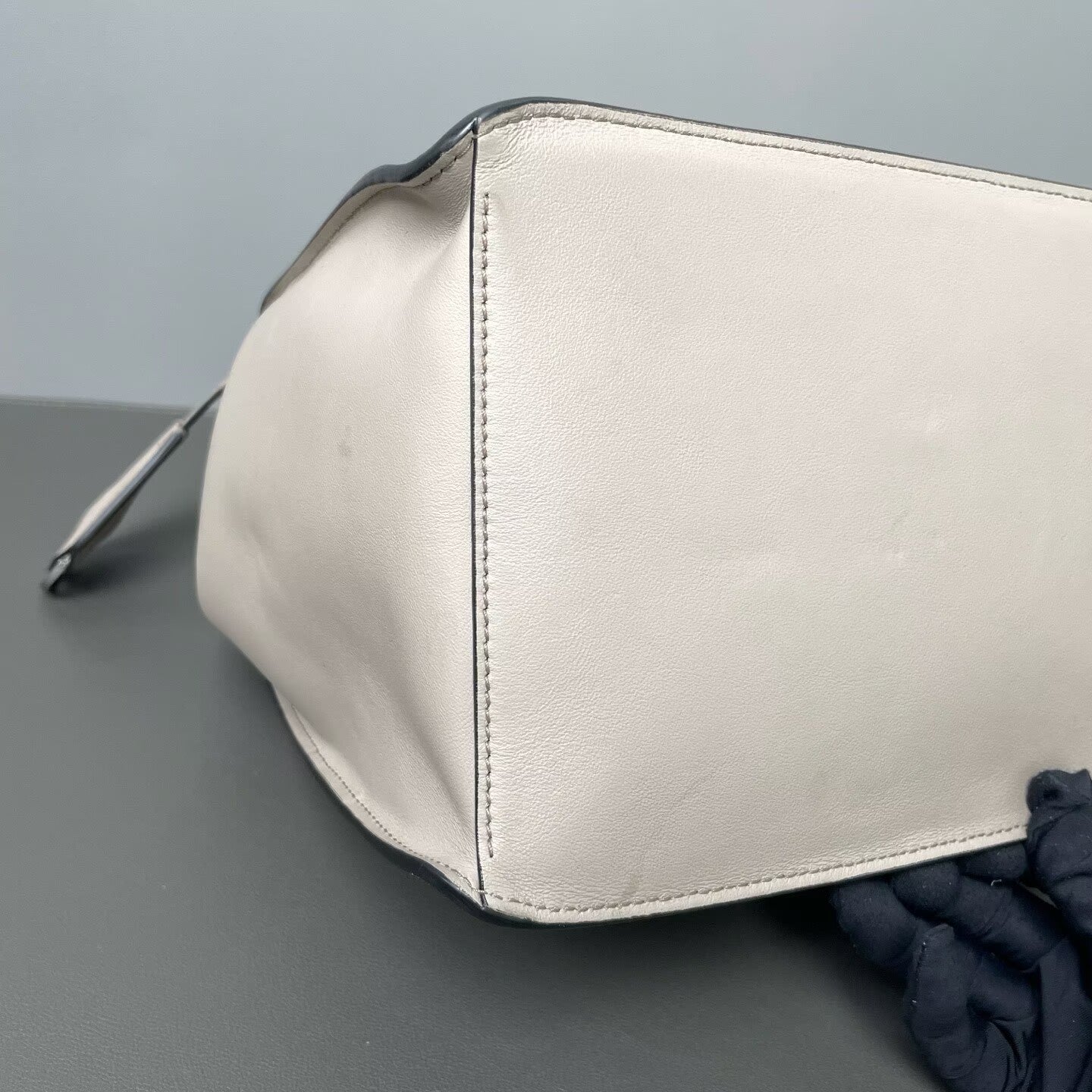 Prada - Tote Bag - Leather - Grey - (Medium)