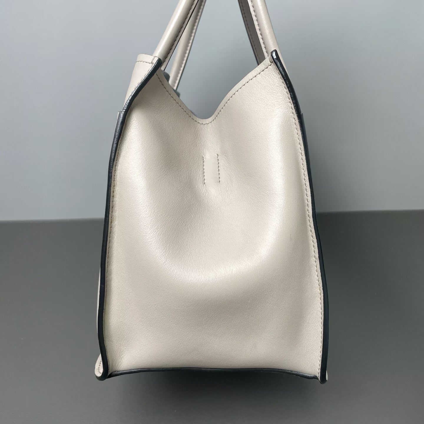 Prada - Tote Bag - Leather - Grey - (Medium)