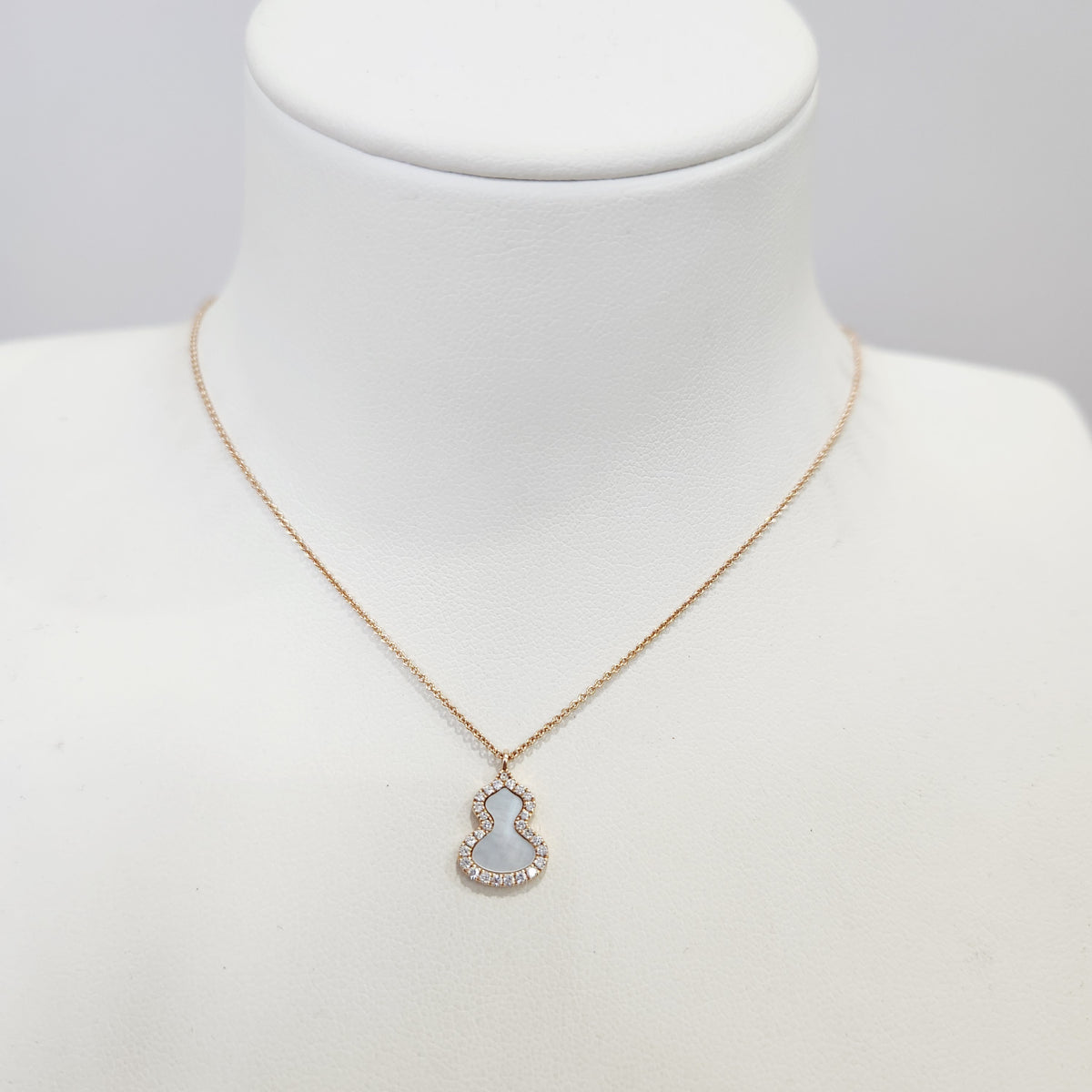 Qeelin - Wulu - 18K rose gold, diamonds and white mother-of-pearl - Gold