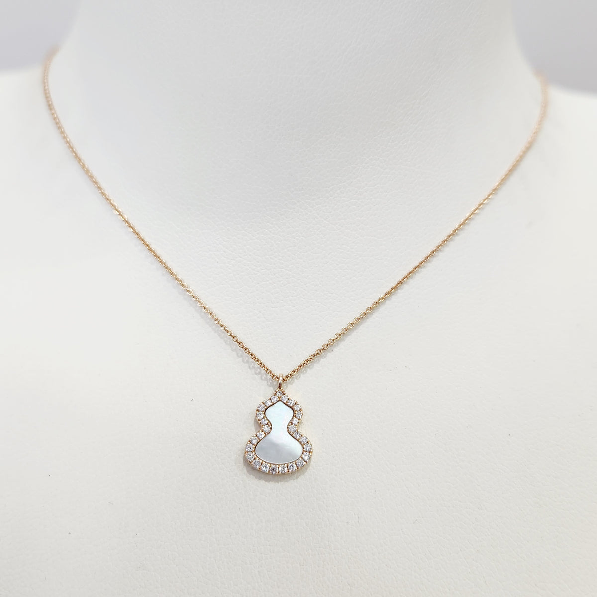 Qeelin - Wulu - 18K rose gold, diamonds and white mother-of-pearl - Gold
