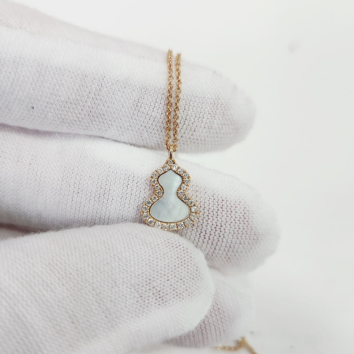 Qeelin - Wulu - 18K rose gold, diamonds and white mother-of-pearl - Gold