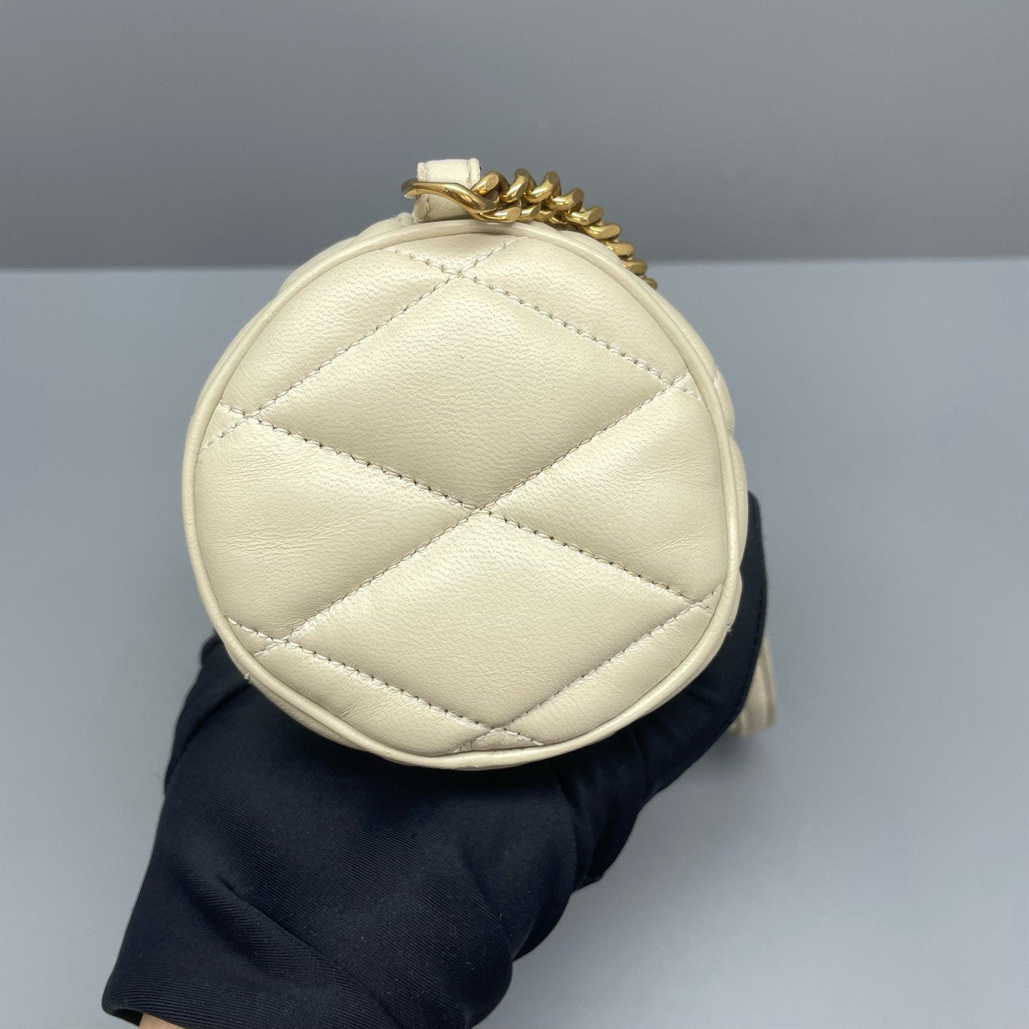 Saint Laurent - Barrel Bag - Quilted leather - White with Gold-Tone Hardware - (mini)