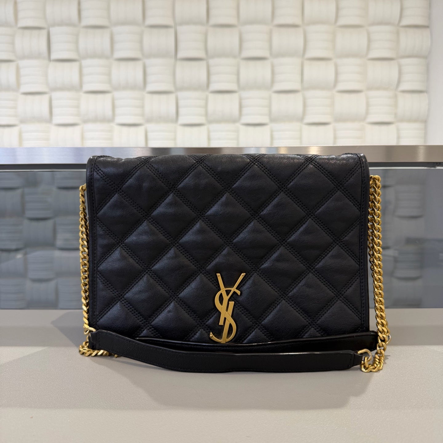 Saint Laurent - Becky Chain Bag - Lambskin leather - Black with Gold-Tone Hardware - (medium)