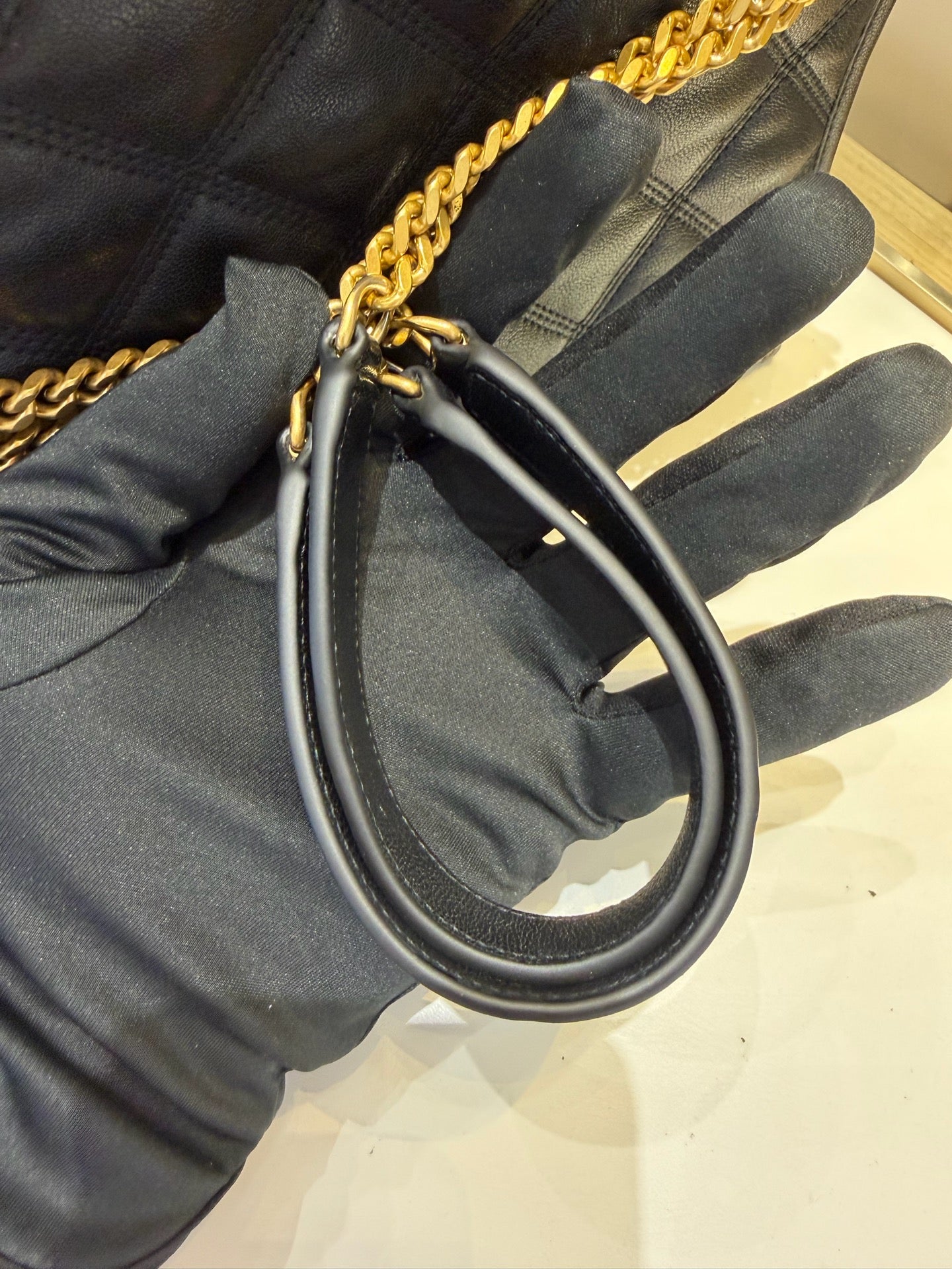 Saint Laurent - Becky Chain Bag - Lambskin leather - Black with Gold-Tone Hardware - (medium)