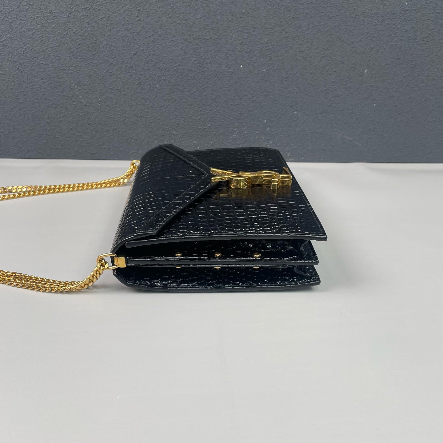 Saint Laurent - Cassandra Envelope Chain Bag - Embossed leather - Black with Gold-Tone Hardware - (small)